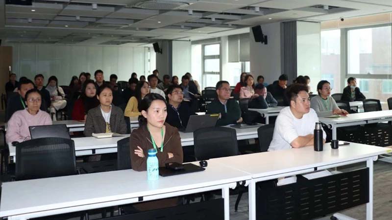 洁特生物“AI赋能”专题培训圆满举办，开启智能化深化新篇章！